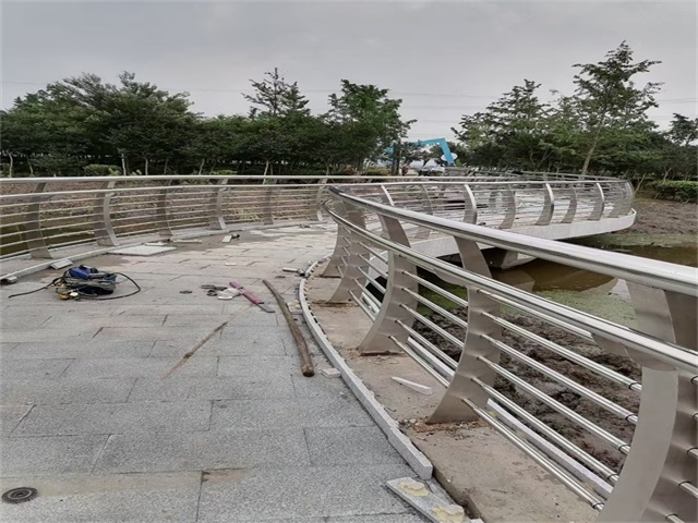 橋梁護（hù）欄
